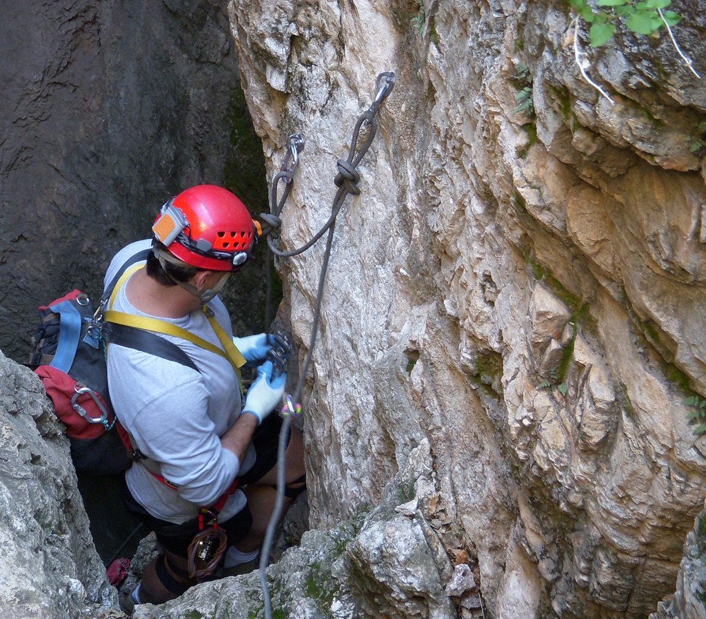 Lechuguilla Cave, New Mexico: A Surreal Scientific Treasure (Image Credits: Flickr)