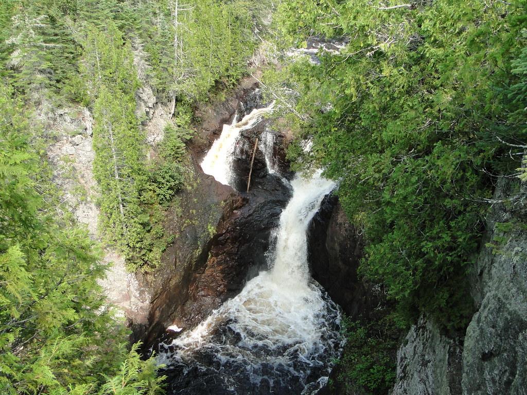 Devil's Kettle Falls - Minnesota's Vanishing Waterfall Mystery (Image Credits: Flickr)