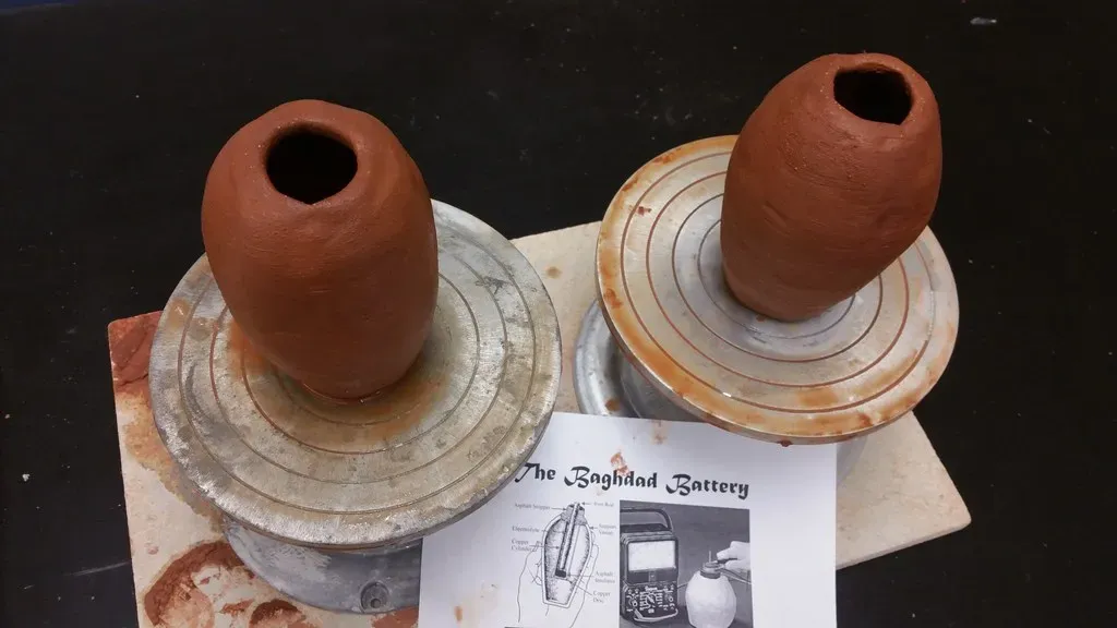 The Baghdad Battery (Boynton Art Studio, Flickr, CC BY 2.0)