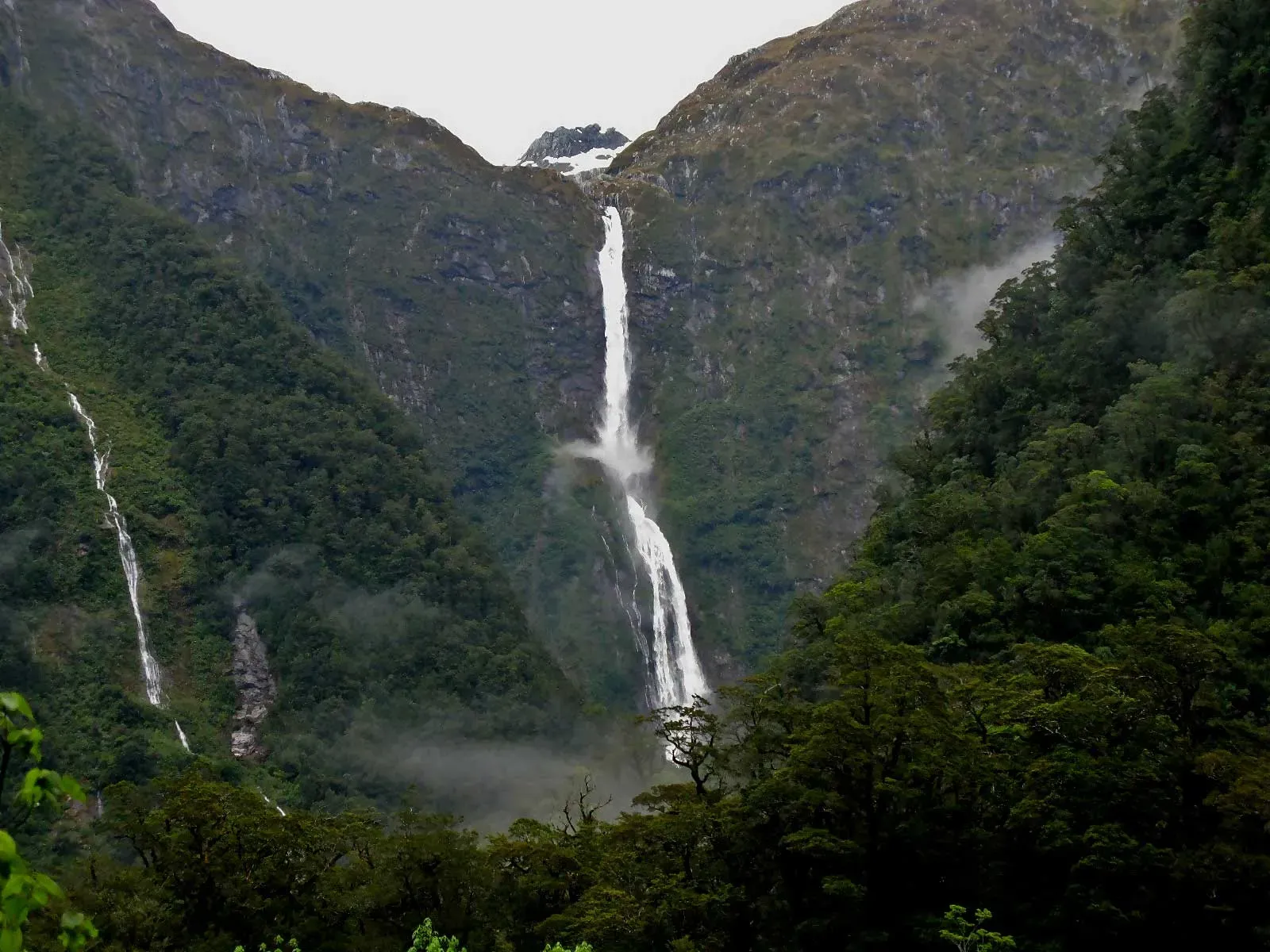 Sutherland Falls, New Zealand: Remote Majesty in Fiordland (Image Credits: Wikimedia)