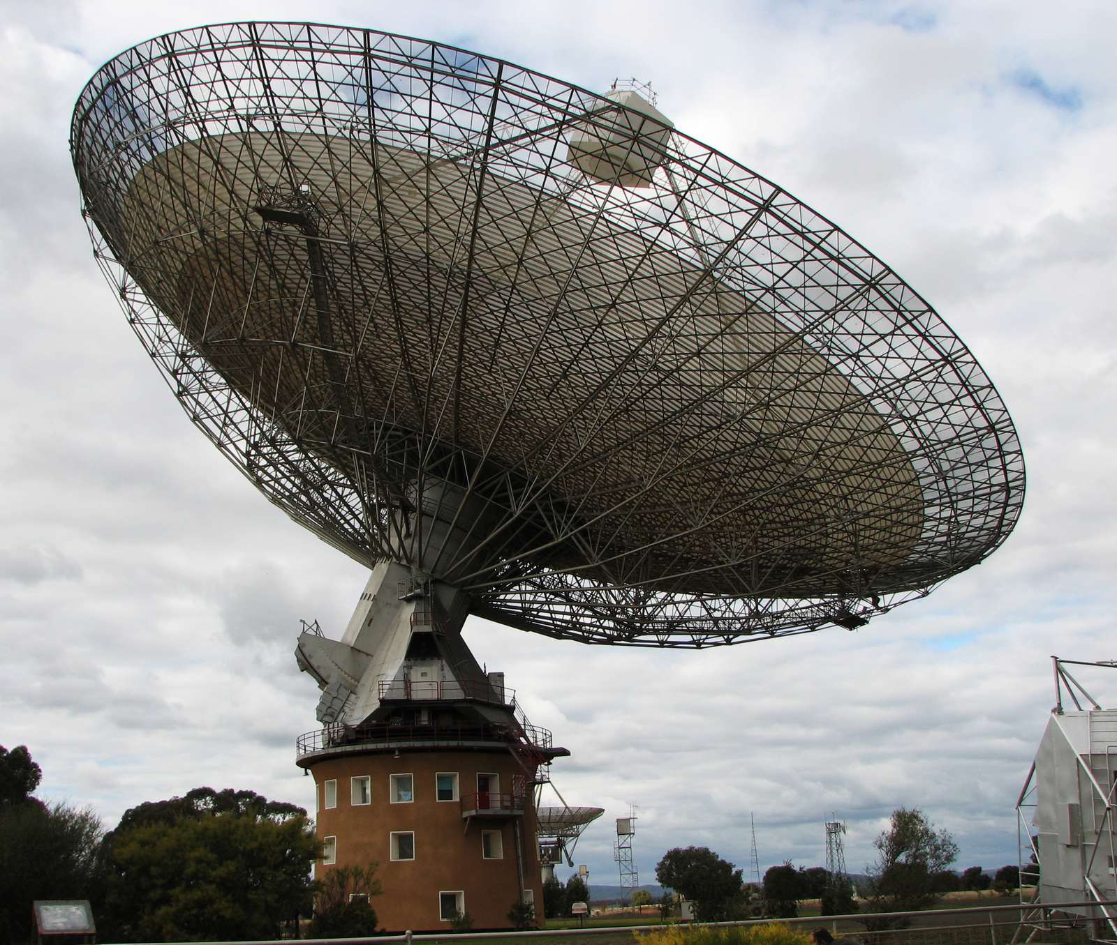 How Scientists Measured Our Breakneck Speed Through Space (Image Credits: Wikimedia)