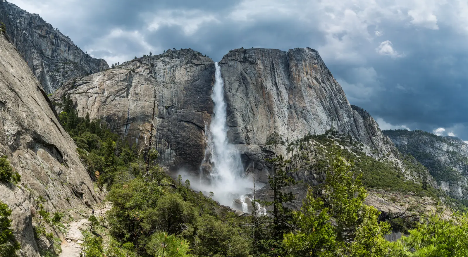 Yosemite Falls, United States (By Diliff, CC BY-SA 3.0)