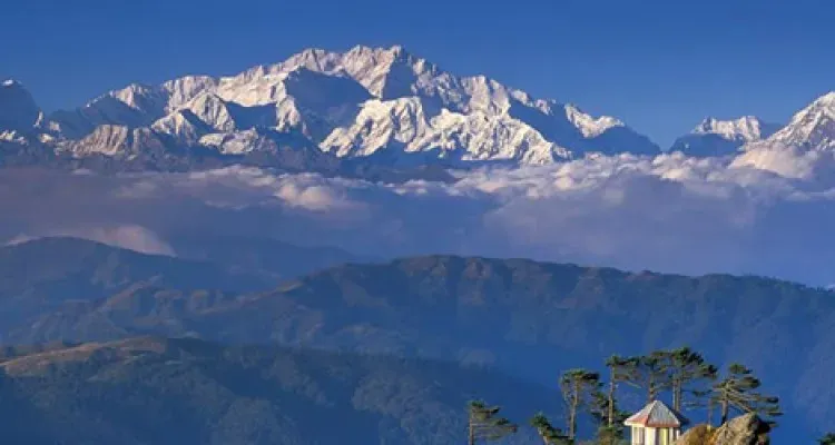 Goecha La Trek: Kanchenjunga's Stunning Amphitheater (Image Credits: Wikimedia)