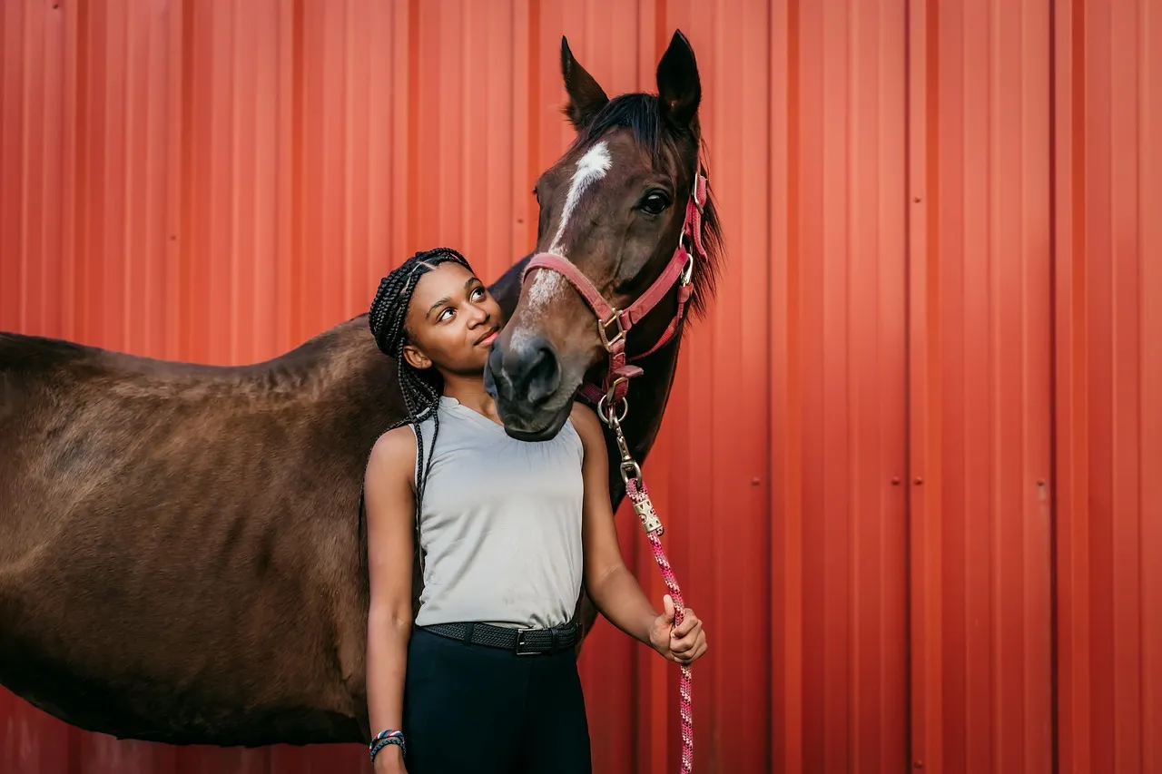 #10 - The Blink-Then-Soften When You Touch The Halter (Image Credits: Pixabay)
