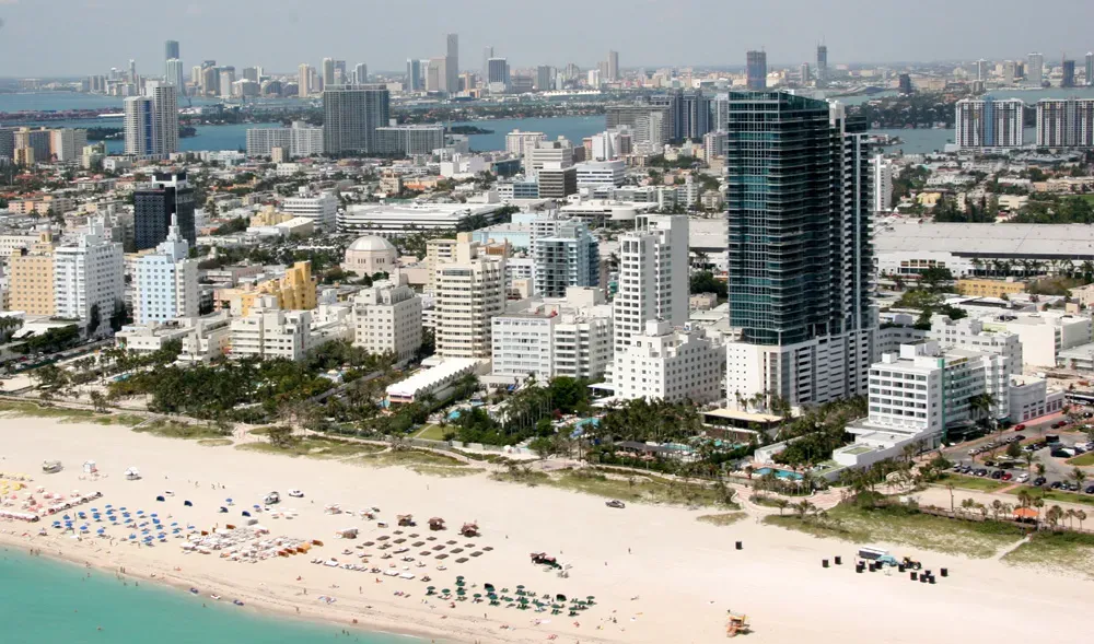 Miami and South Beach, Florida: Urban Sophistication Meets Beach Bliss (Image Credits: Wikimedia)