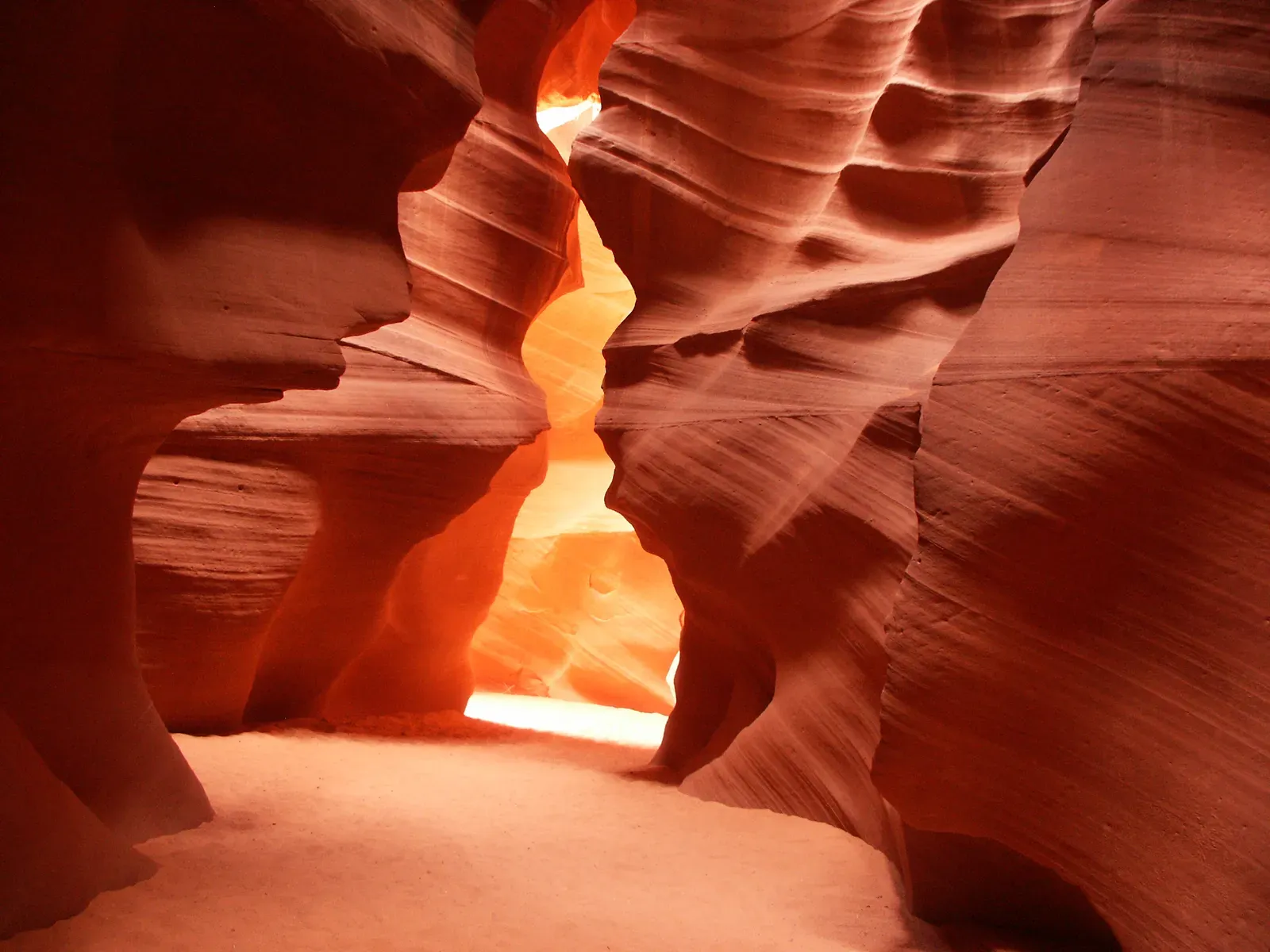 Antelope Canyon, Arizona (Image Credits: Wikimedia)