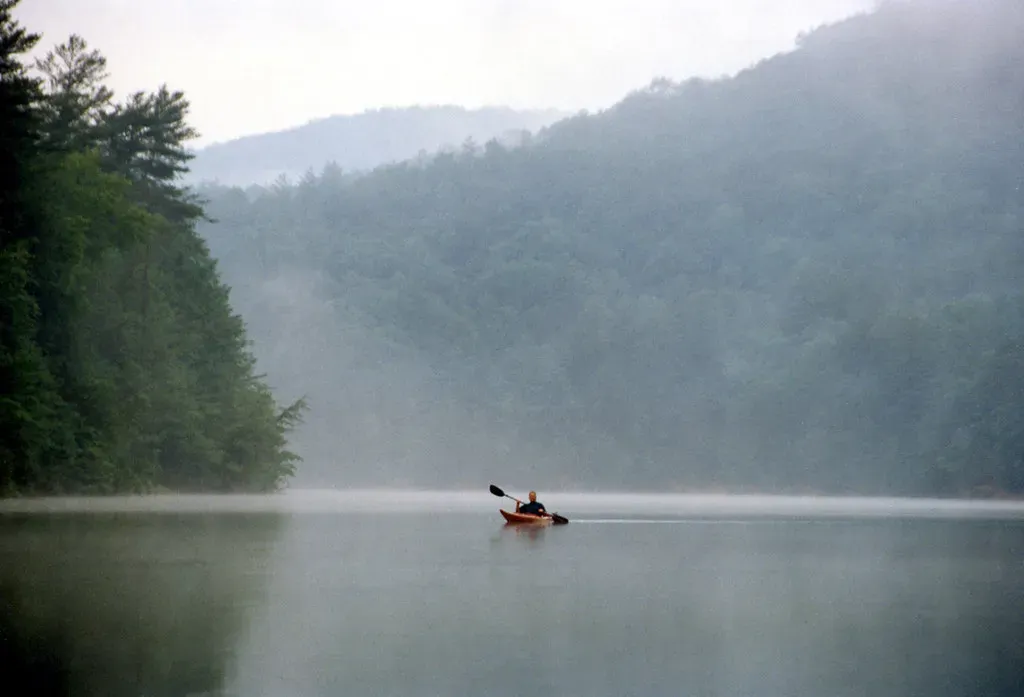 2. Lake Jocassee, South Carolina: Crystal Clear and Record-Breaking (anoldent, Flickr, CC BY-SA 2.0)