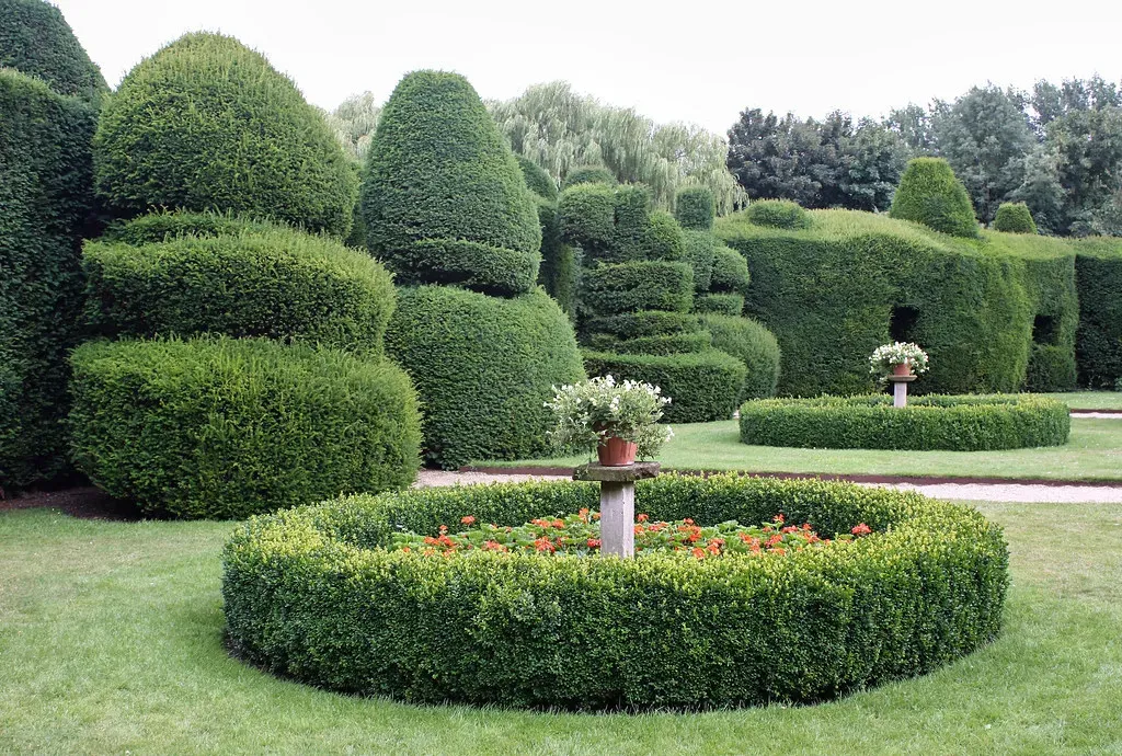 Create a Layered Garden Structure (arripay, Flickr, CC BY-SA 2.0)