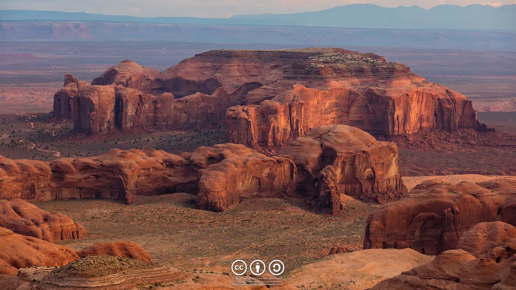 Navajo People Have Long Called This Land Home (mtnscll, Flickr, CC BY-SA 2.0)