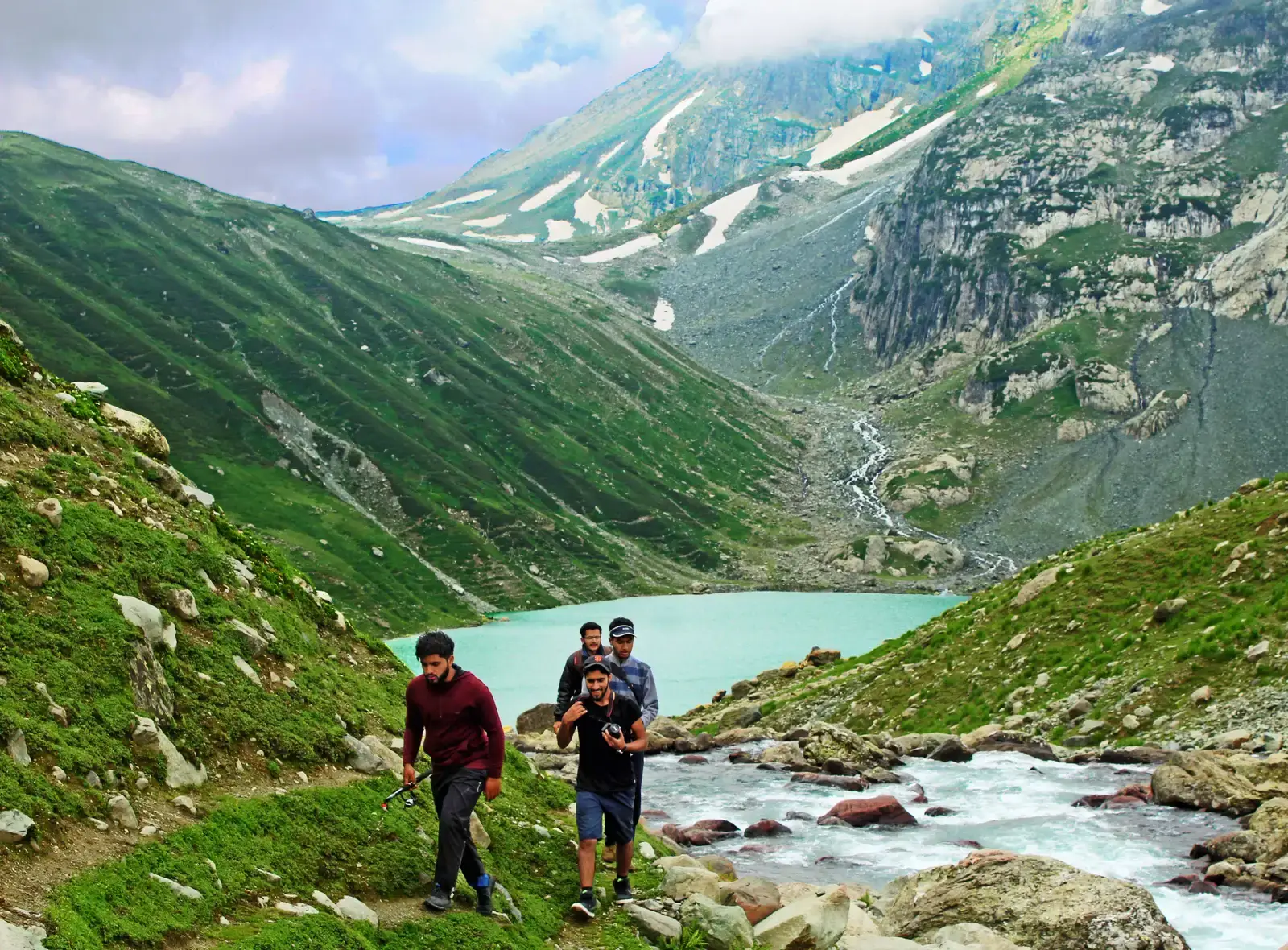 Kashmir Great Lakes Trek: Where Water Meets Sky (Image Credits: Wikimedia)