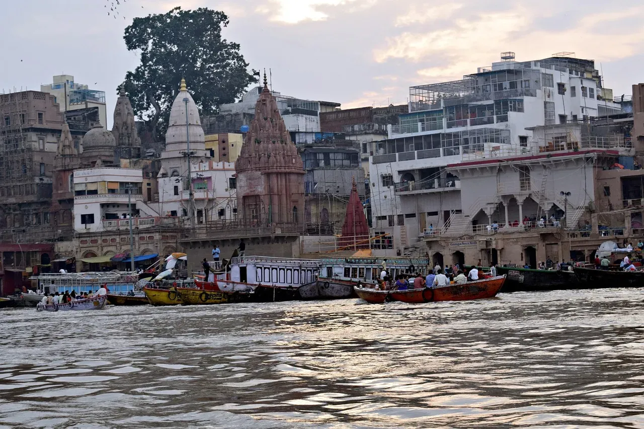The Ganges: India's Sacred Stream (Image Credits: Pixabay)
