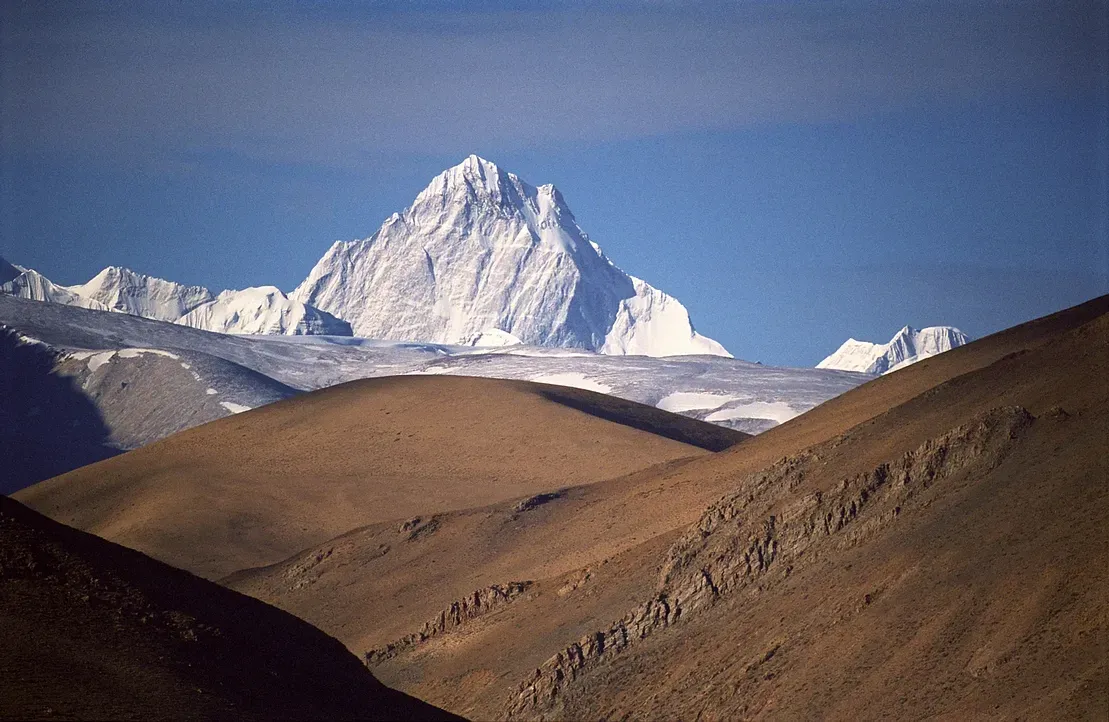 Shishapangma: The Last Eight-Thousander (Image Credits: Wikimedia)