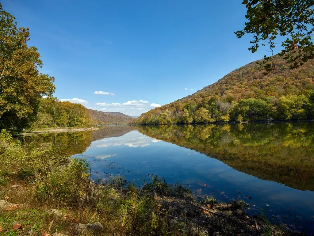 The New River, West Virginia: Ironically Named (Image Credits: Rawpixel)