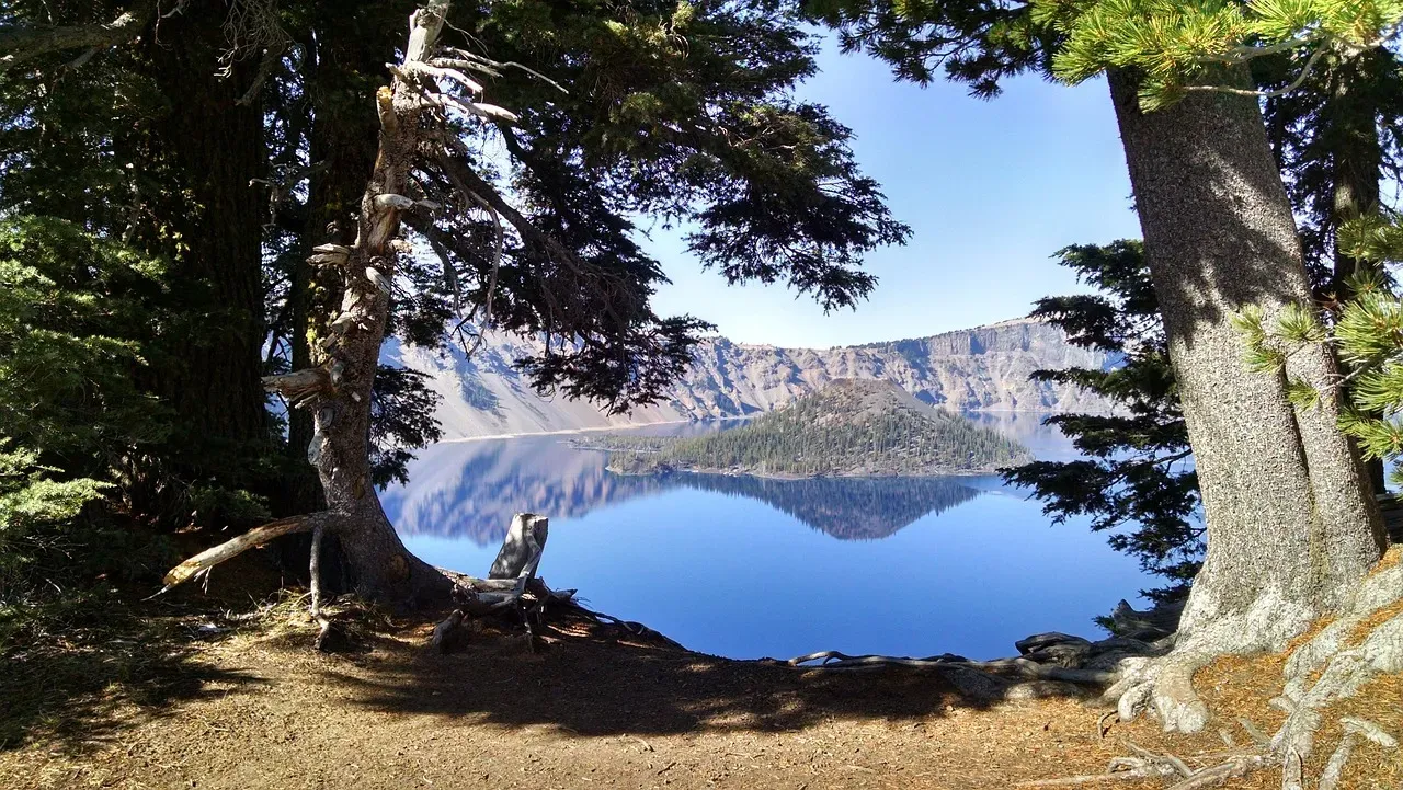 Crater Lake, Oregon – The Blue That Defies Belief (Image Credits: Pixabay)