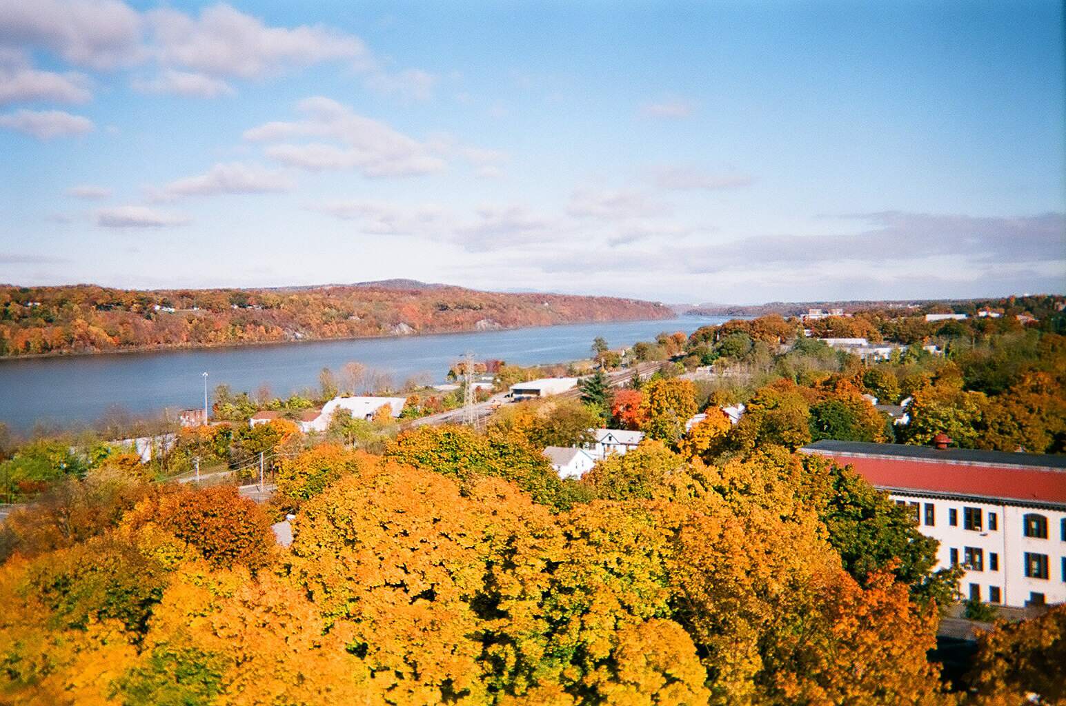 Hudson Valley, New York: Quintessential East Coast Charm (Image Credits: Wikimedia)