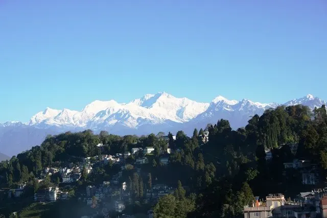 Kangchenjunga: The Isolated Giant (Image Credits: Flickr)