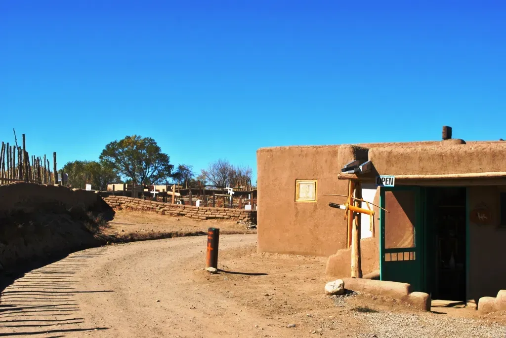 Taos, New Mexico (Image Credits: Wikimedia)