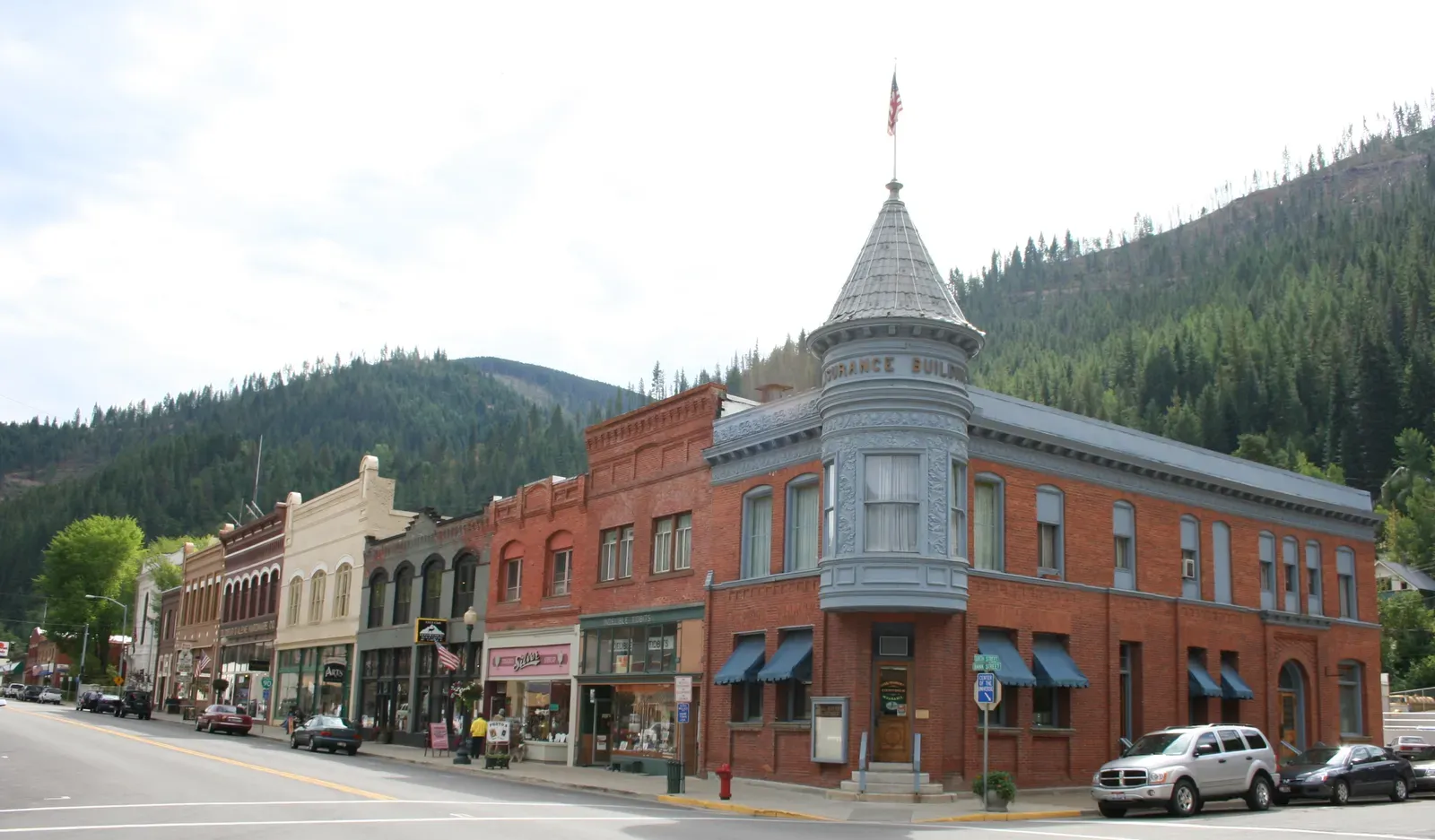 Wallace, Idaho – Silver Mining Town in the Mountains (Image Credits: Wikimedia)
