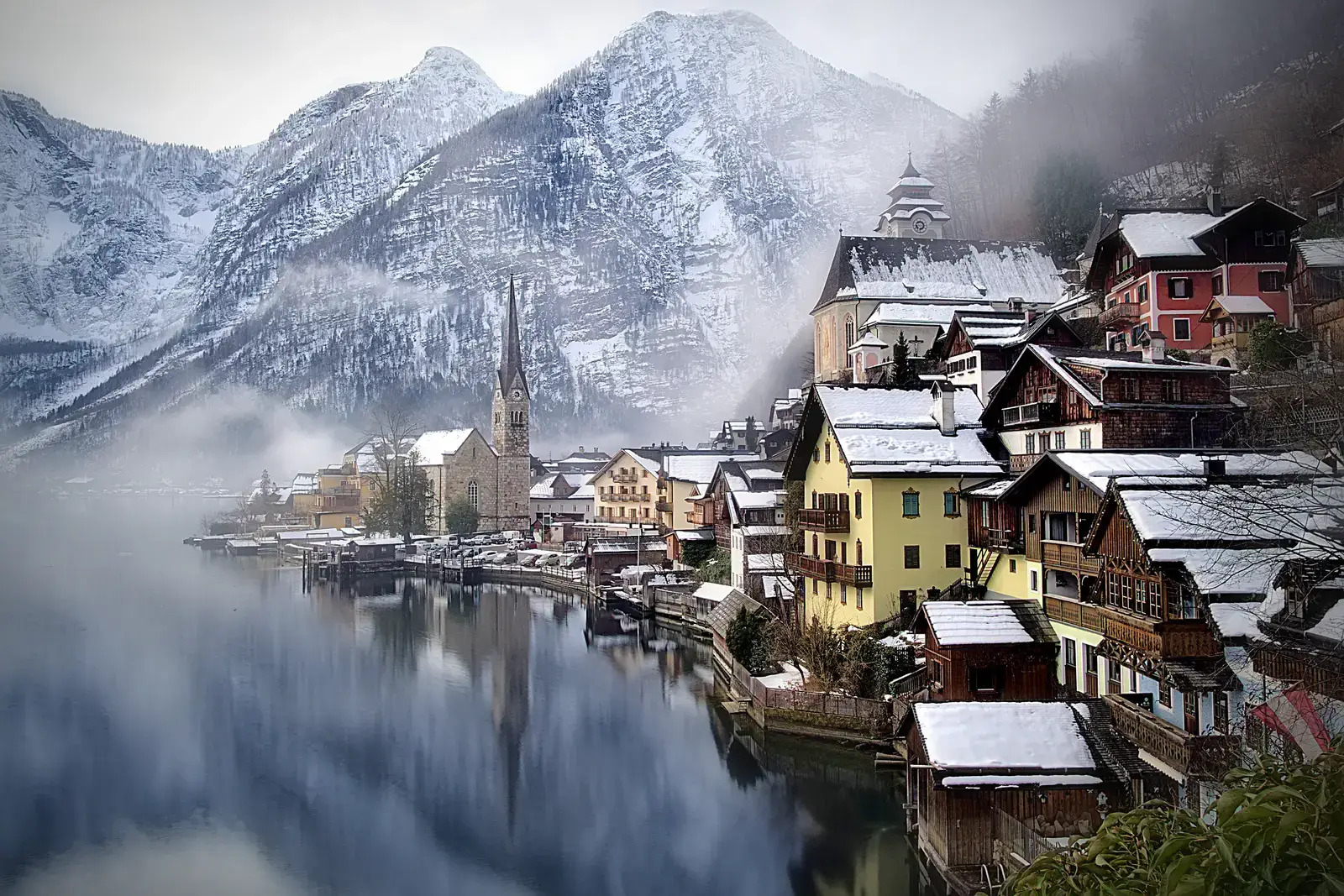 Hallstatt, Austria: A Fairy Tale Frozen in Time (Image Credits: Wikimedia)