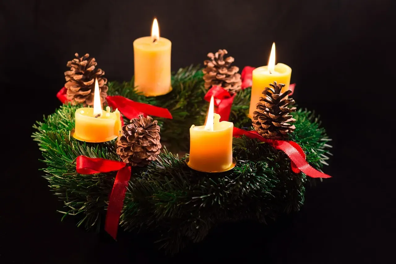 The Meaning Behind Those Advent Candles (Image Credits: Pixabay)