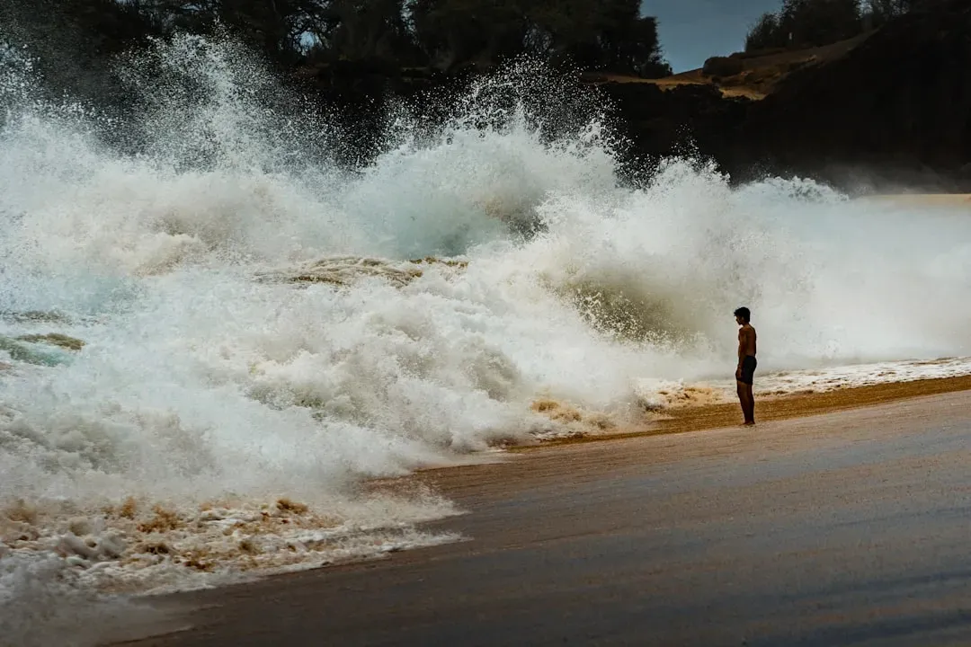 Hawaii: Torrential Floods Amid Warm Waters (Image Credits: Unsplash)