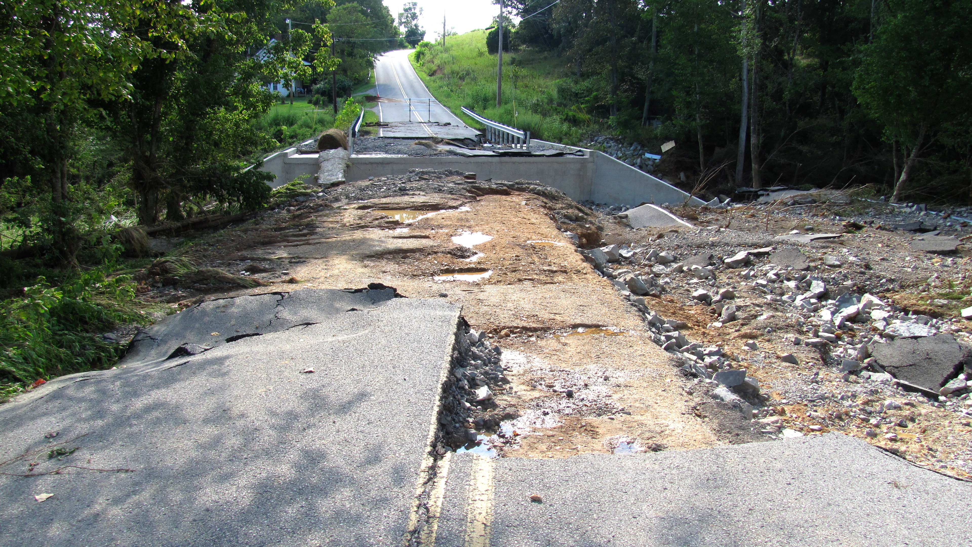 Infrastructure Vulnerability Creates Catastrophic Potential (Image Credits: Wikimedia)
