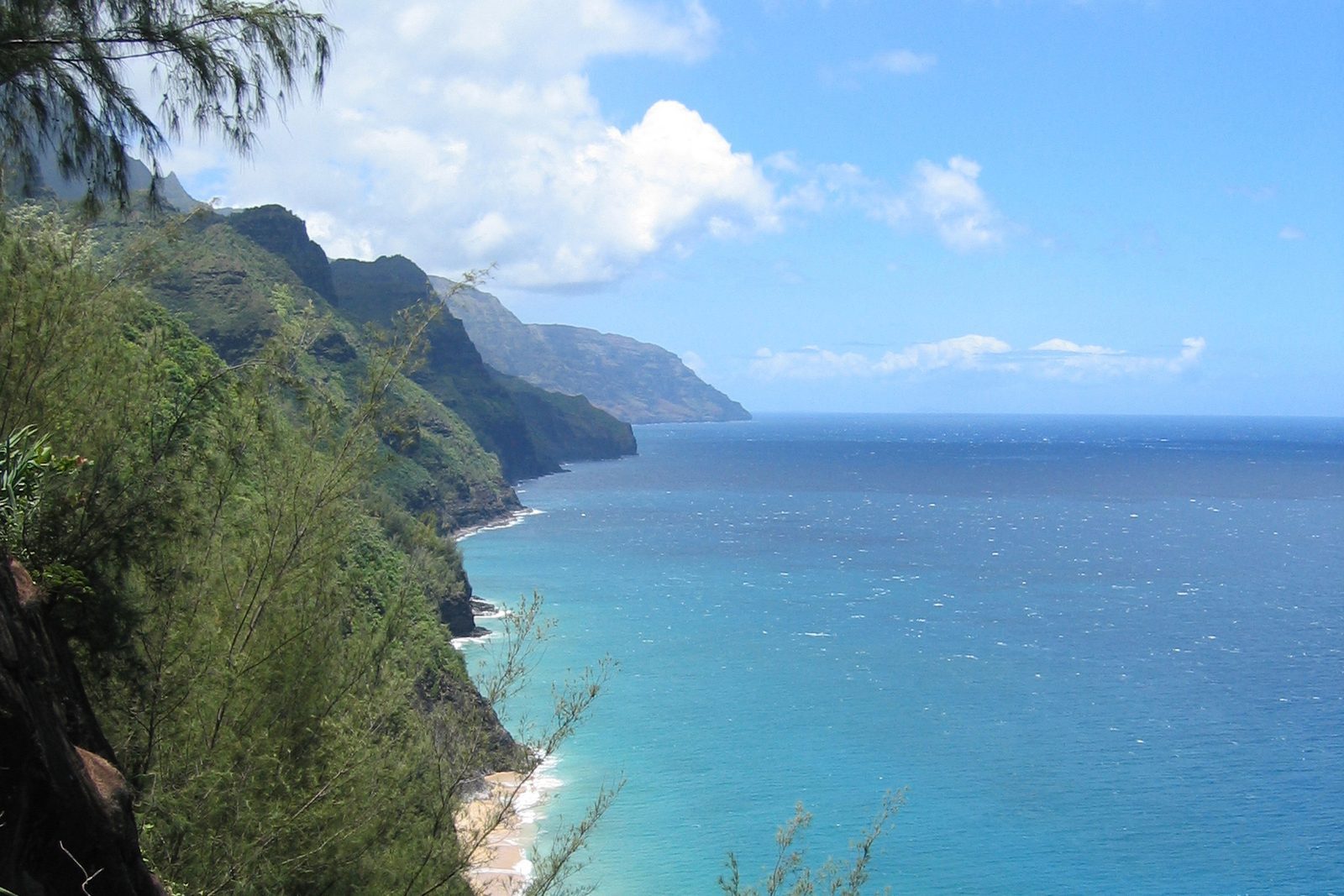 #17 Na Pali Coast, Hawaii (Image Credits: Wikimedia)