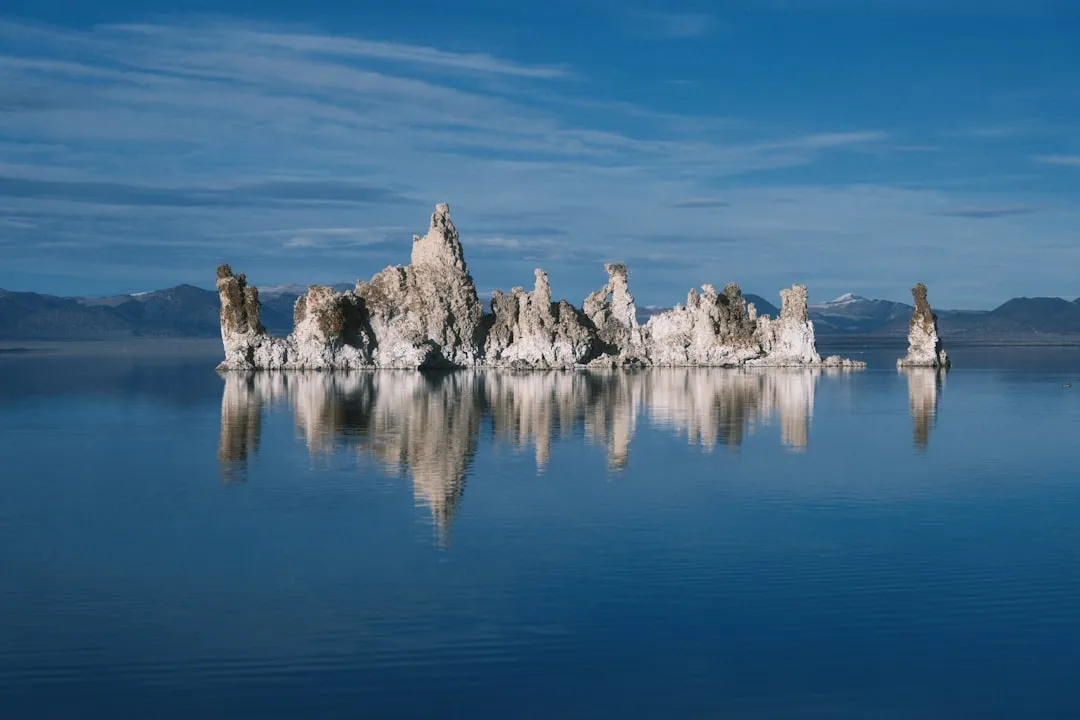 #3 - Mono Lake, California: Alien Spires in Acidic Water (Image Credits: Unsplash)
