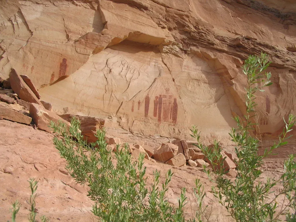 Ancient Pictographs in Zion National Park (Ken Lund, Flickr, CC BY-SA 2.0)
