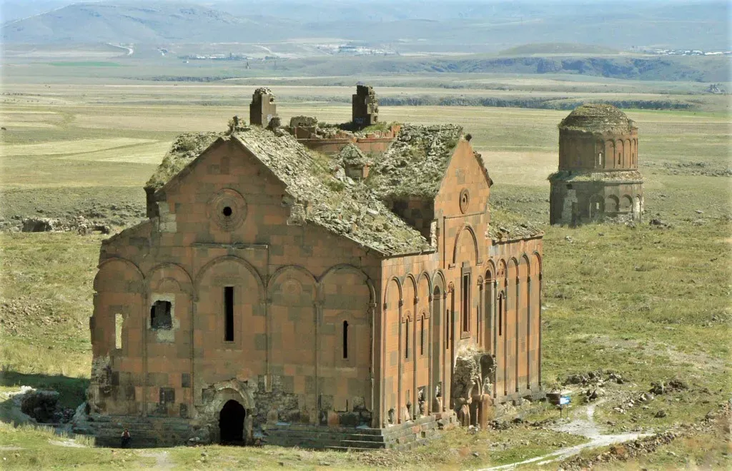 Ani: Armenia's Haunting City of a Thousand Churches (Image Credits: Wikimedia)