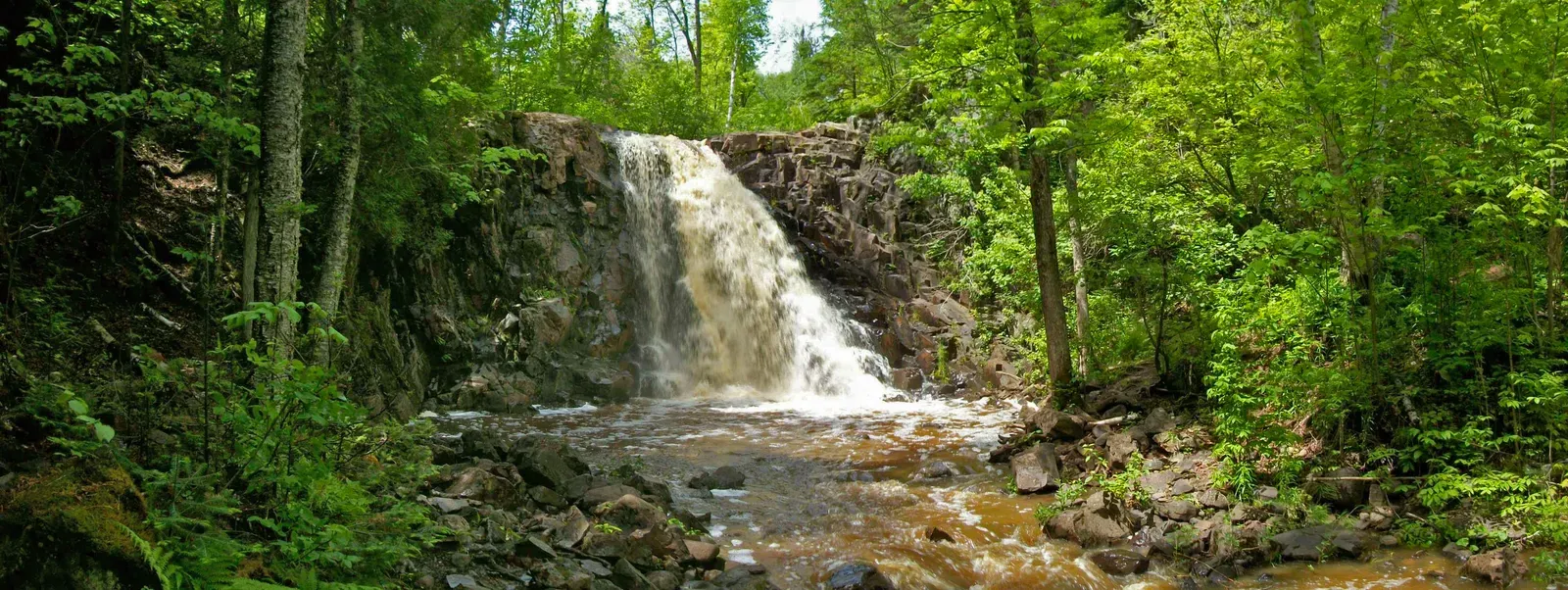 10. Devil's Kettle Falls, Minnesota - Where Water Simply Disappears (Split Rock River, Two Harbors, Minnesota, CC BY 2.0)