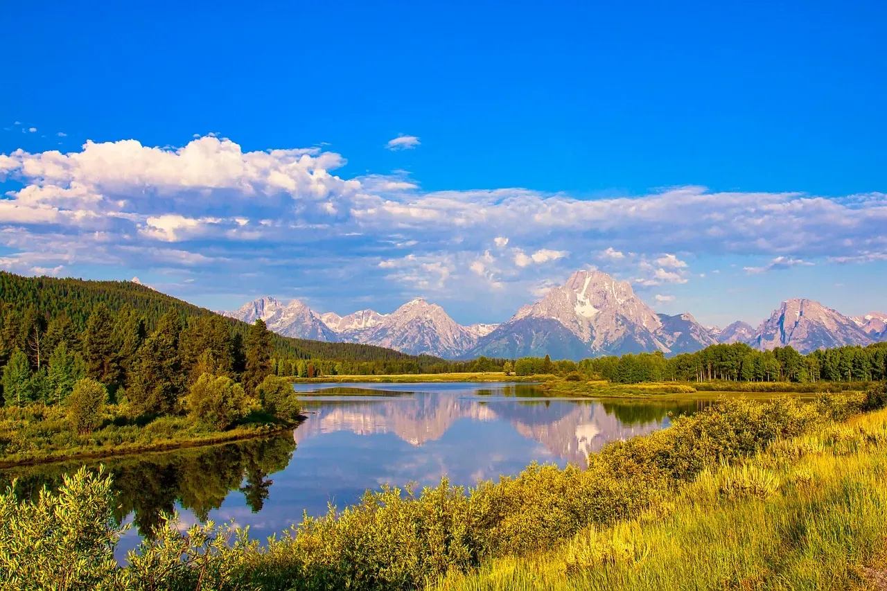 The Jagged Drama of the Tetons (Image Credits: Pixabay)