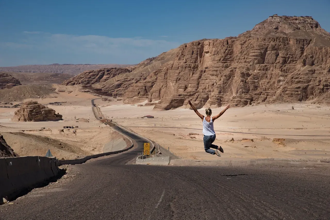 The Badlands of South Dakota: Fossils, Fire, and Ancient Seas (Image Credits: Pixabay)
