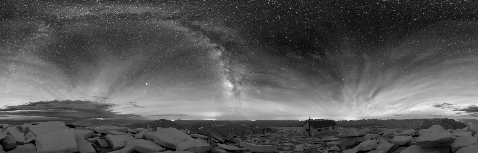Death Valley National Park, California (Image Credits: Wikimedia)