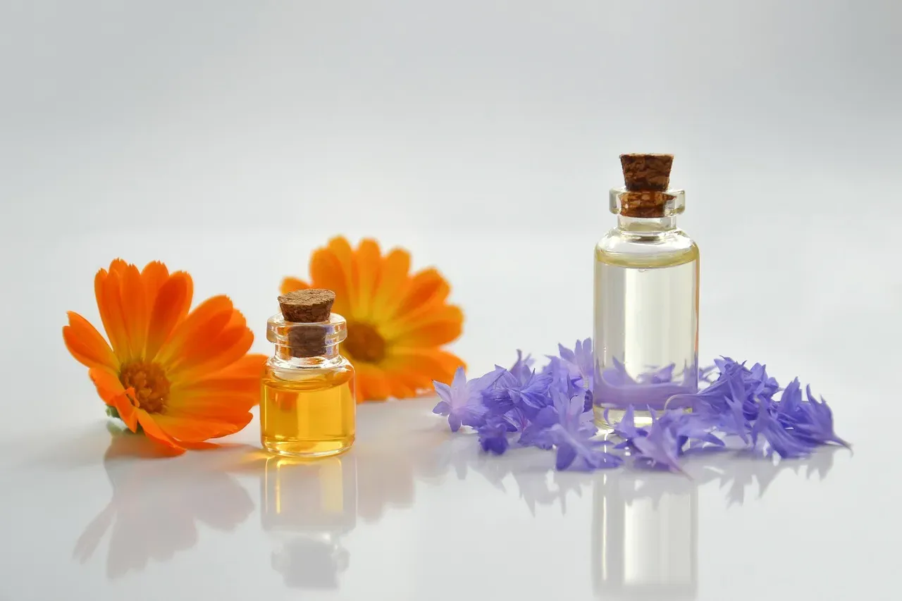 Essential Oils: Nature's Termite Repellents (Image Credits: Pixabay)