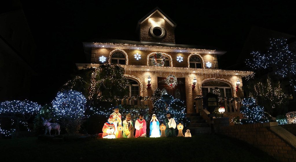 Dyker Heights, Brooklyn, New York (Image Credits: Flickr)