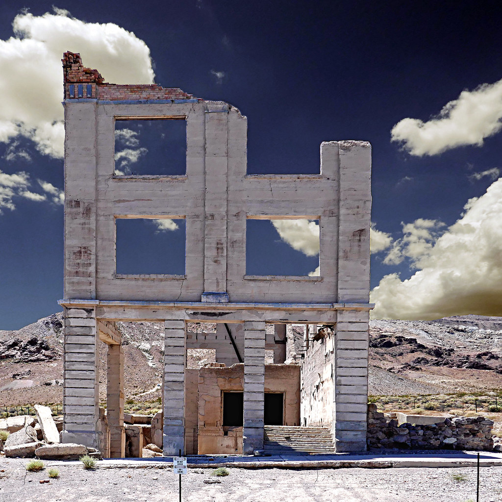 Rhyolite, Nevada: Death Valley's Golden Dream (Image Credits: Flickr)