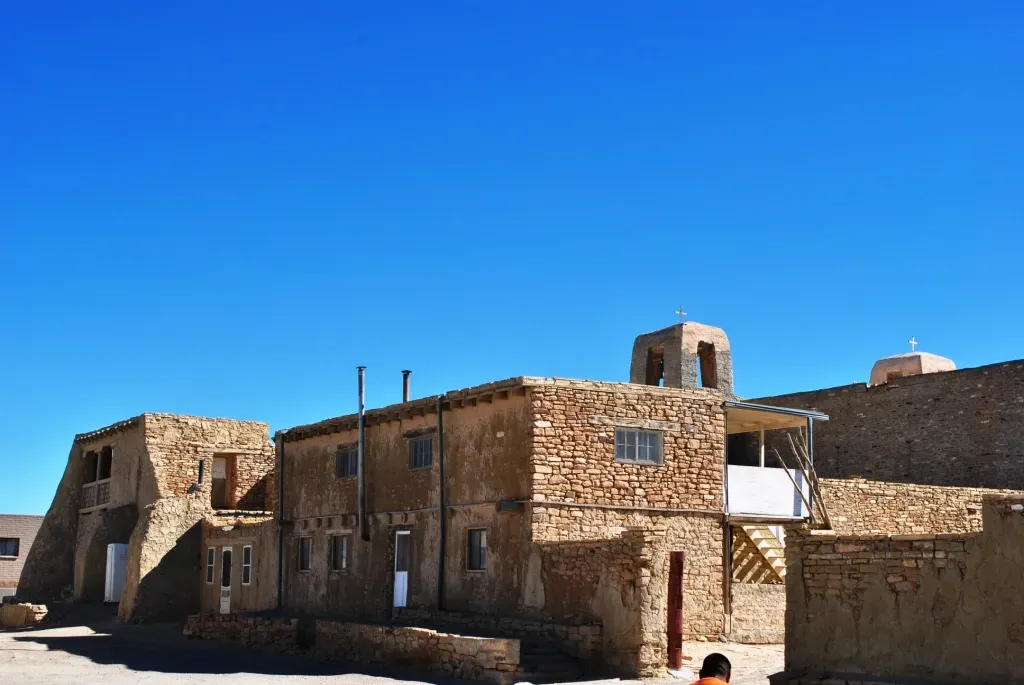 Acoma Pueblo Area &ndash; Sky City Touches Heaven and History (Image Credits: Wikimedia)