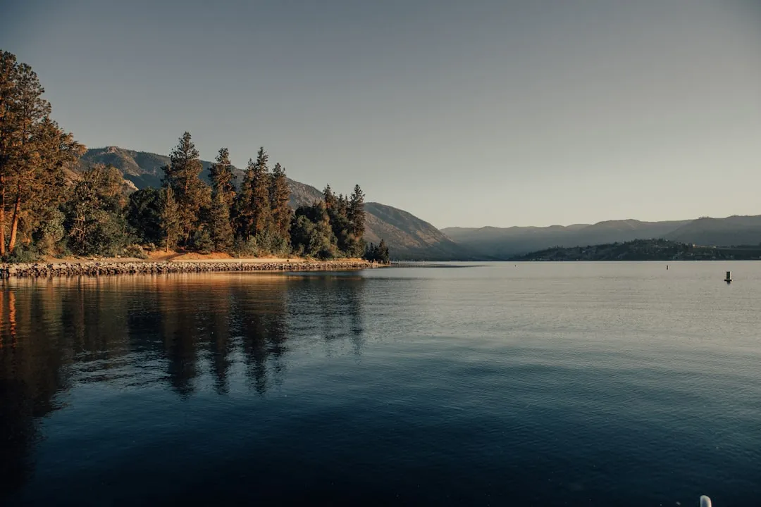 #13 - Lake Chelan, Washington (Image Credits: Unsplash)