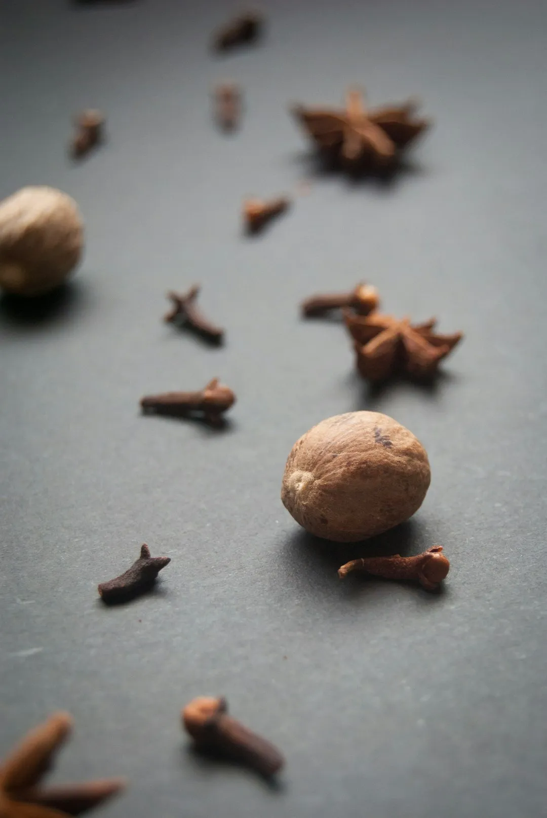 5. Cinnamon and clove (Image Credits: Unsplash)