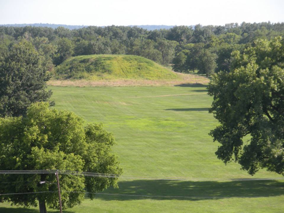 Cahokia Mounds, Illinois (Image Credits: Wikimedia)