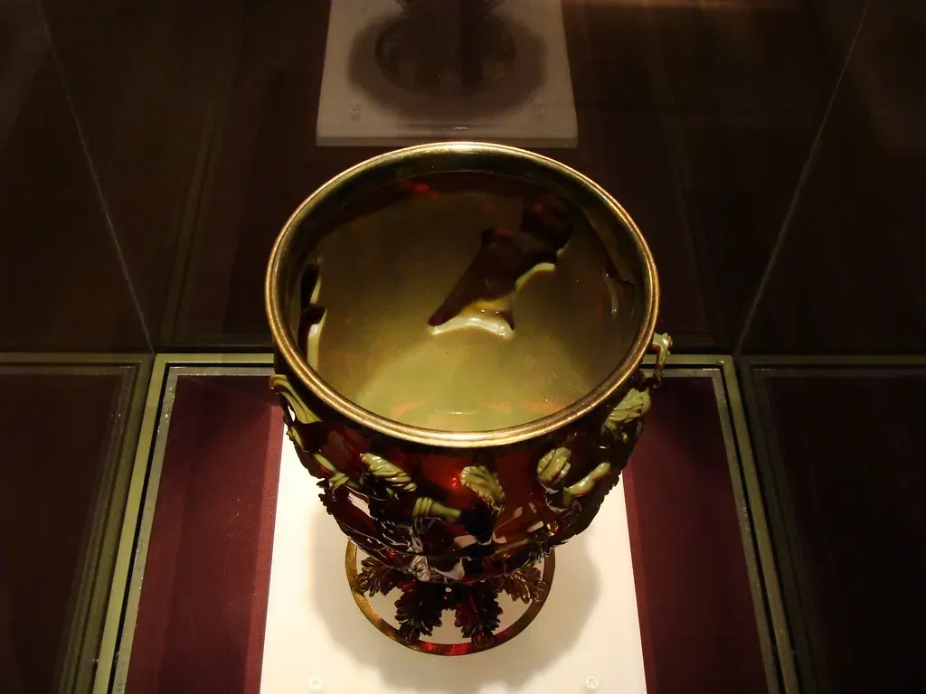 The Lycurgus Cup (ancientartpodcast.org, Flickr, CC BY 2.0)