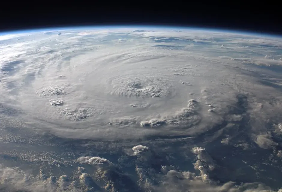 Hurricane Erin: The Category 5 That Stalked the East Coast (Image Credits: Pexels)