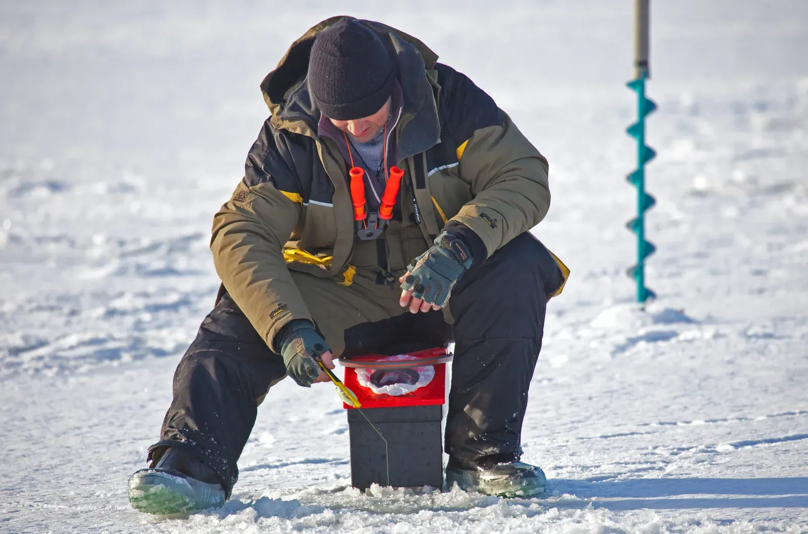 Dress in Proper Layers for Comfort (Image Credits: Wikimedia)