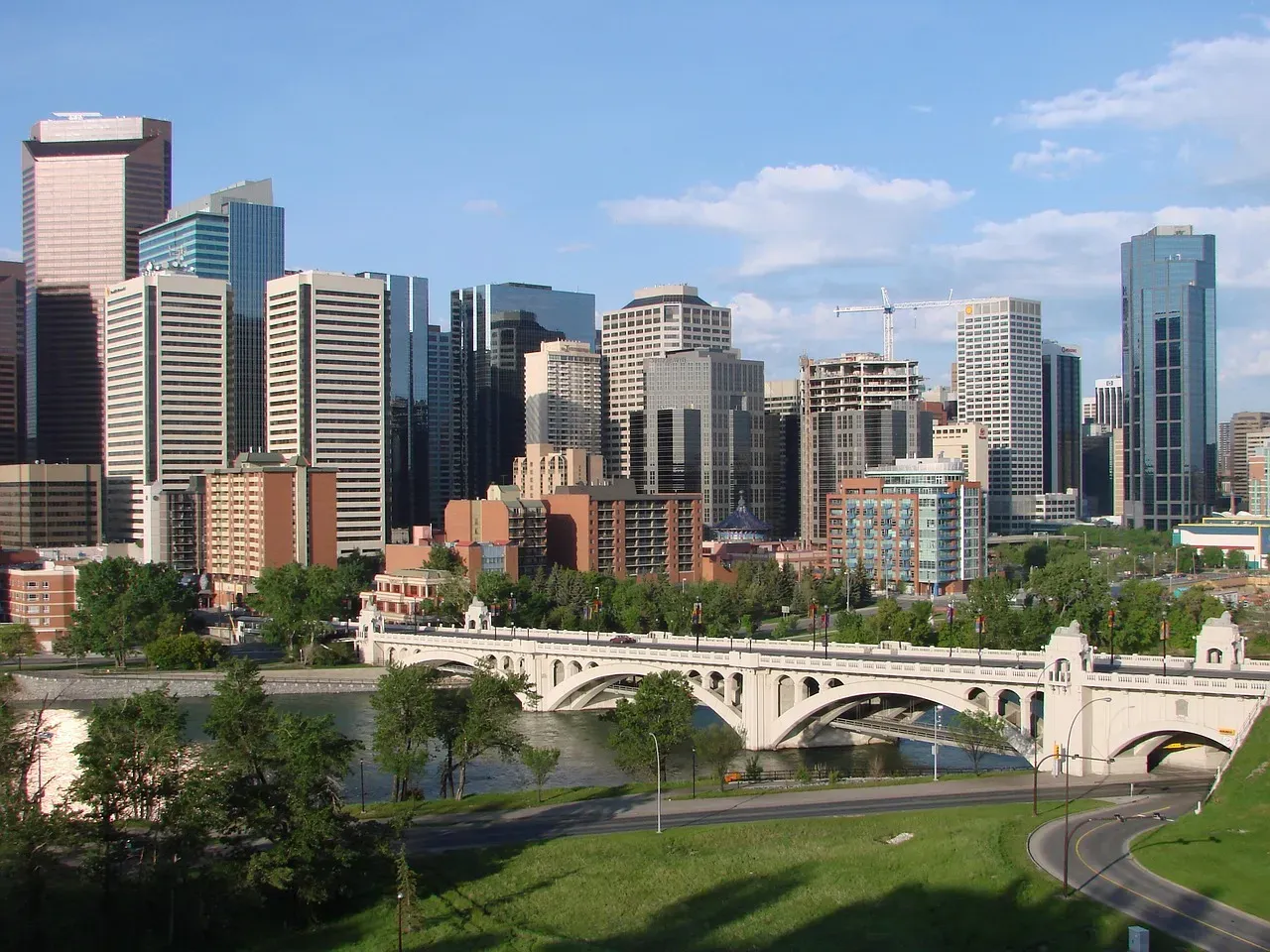 Calgary, Canada: Order in the Mountains (Image Credits: Pixabay)