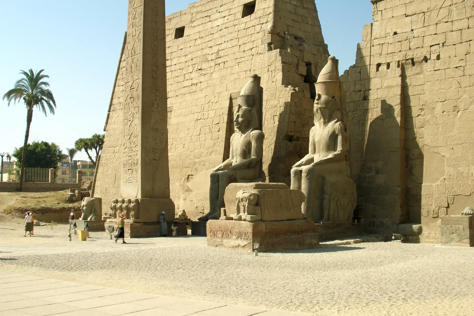 Temple of Luxor: Egypt's Timeless Beauty (Image Credits: Wikimedia)