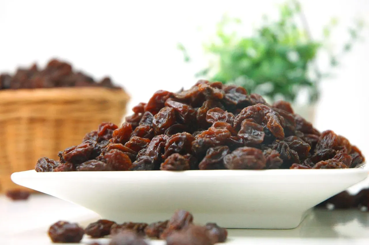 #4. The Hidden Places Grapes and Raisins Are Lurking in Your Home (Image Credits: Pixabay)