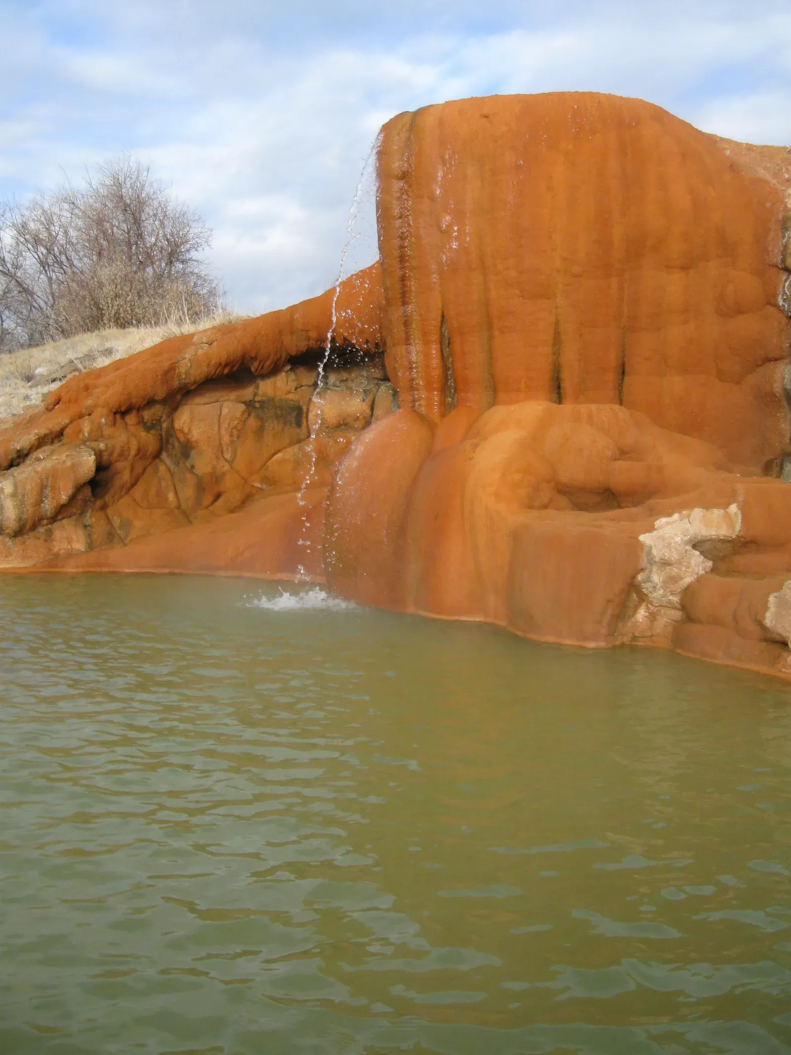 Mystic Hot Springs, Utah (Image Credits: Wikimedia)