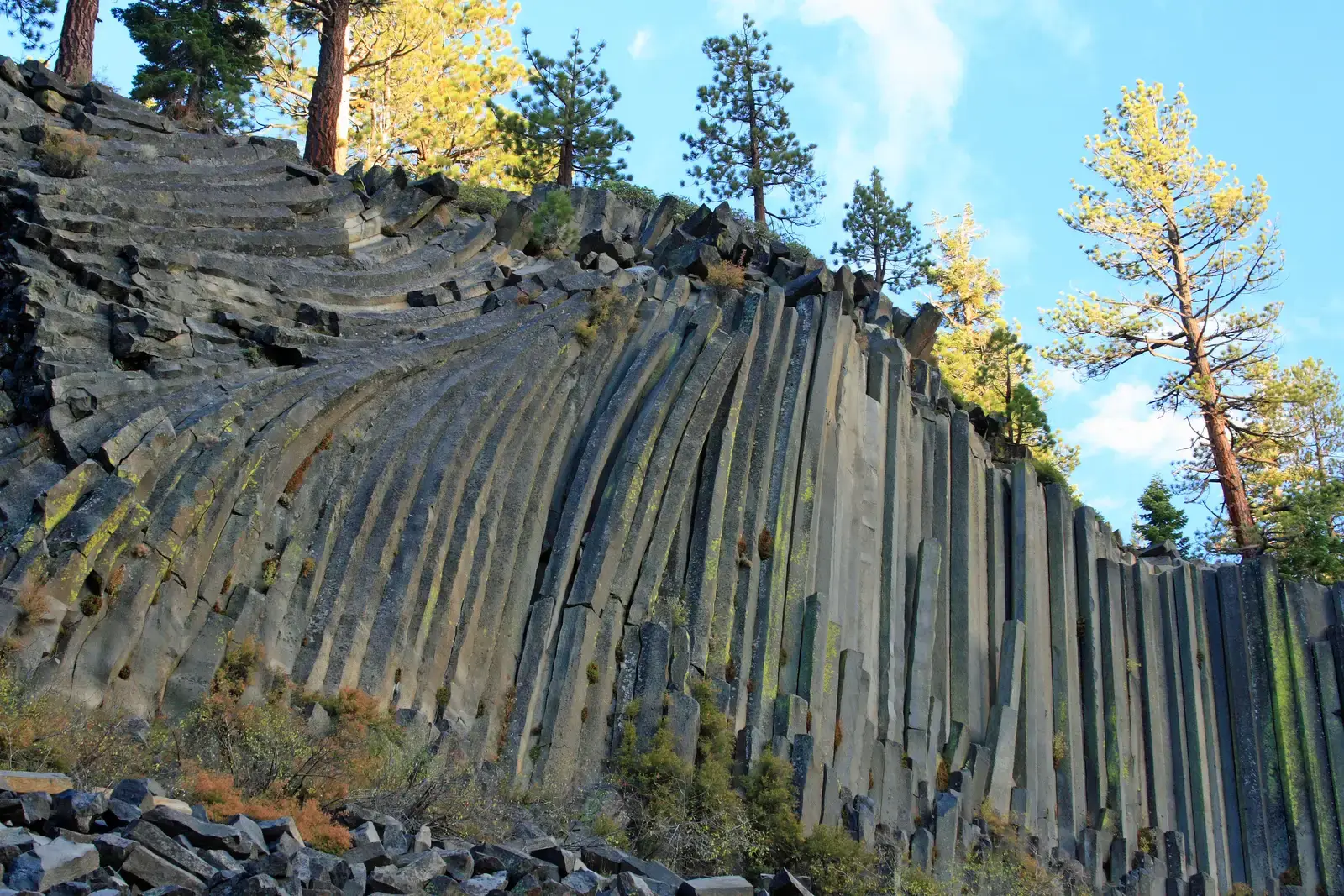 Devils Postpile, California: Geometry You Won't Believe Is Natural (Devils Postpile National Monument near Mammoth LakesUploaded by Gary Dee, CC BY 2.0)