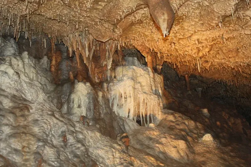 Missouri: The Cave State With Over 6,000 Reasons to Go Underground (mhowry, Flickr, CC BY 2.0)